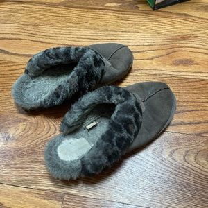 UGG Coquette Grey Leopard Slippers - Used